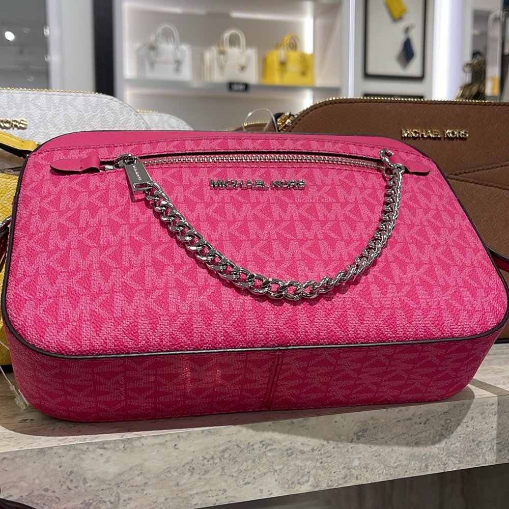 Michael Kors Jet Set Larg Signature Logo EW ZP Chain XBODY Crossbody
DRAGONFRUIT - Picture 5 of 16